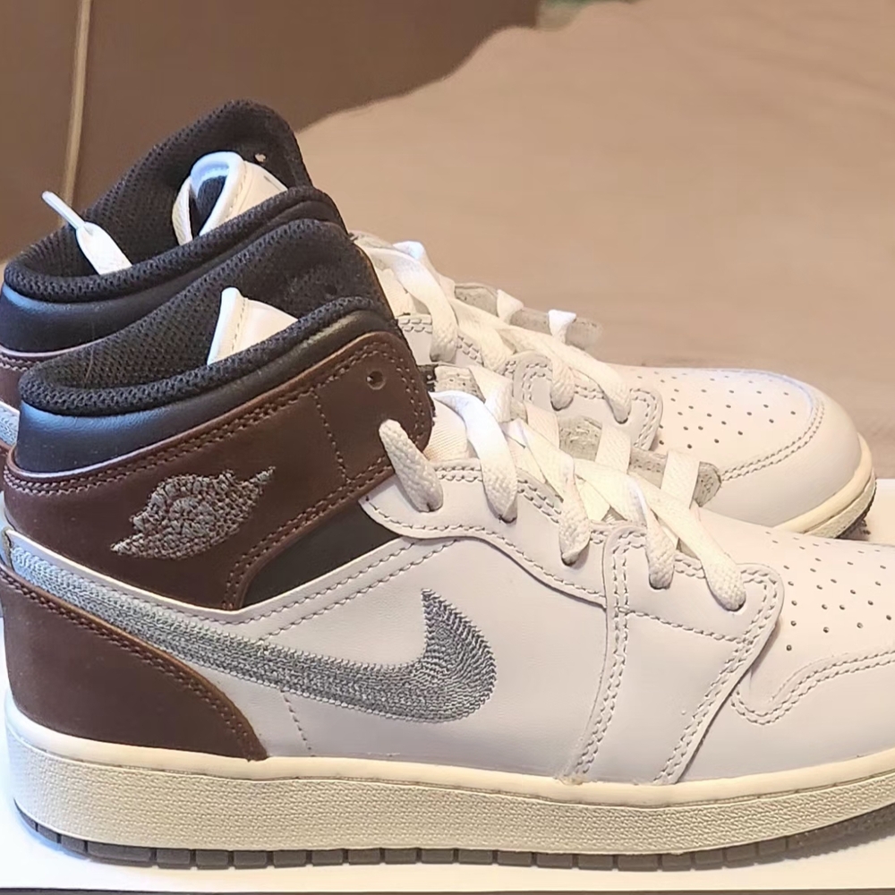 Nike Air Jordan 1 Mid Brown Whitw Blue Youth Size 5.5